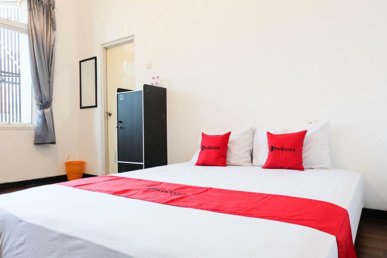 Reddoorz Near Ahmad Yani Airport 3 Hotel Semarang Exterior photo