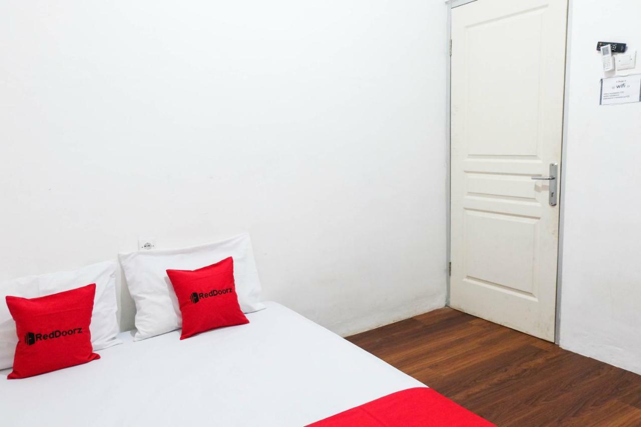 Reddoorz Near Ahmad Yani Airport 3 Hotel Semarang Exterior photo