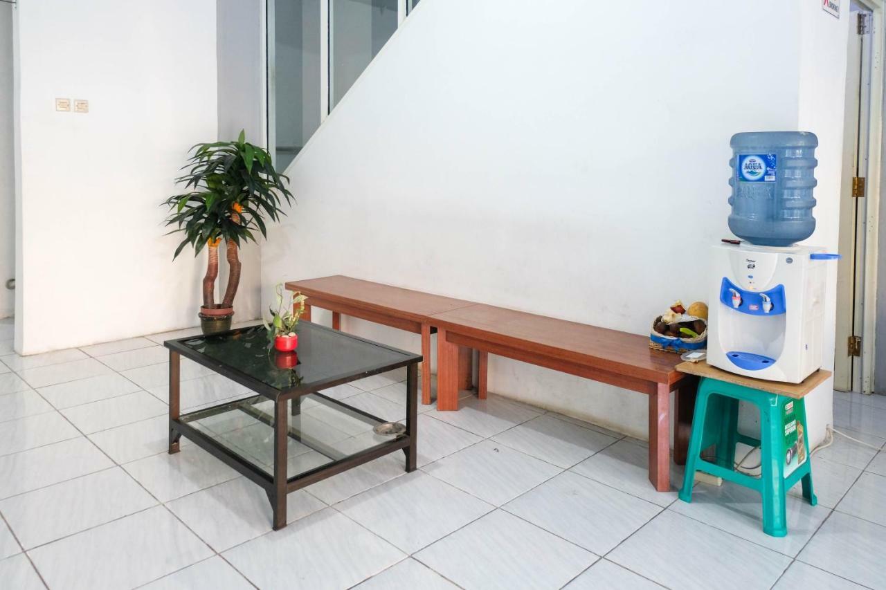Reddoorz Near Ahmad Yani Airport 3 Hotel Semarang Exterior photo