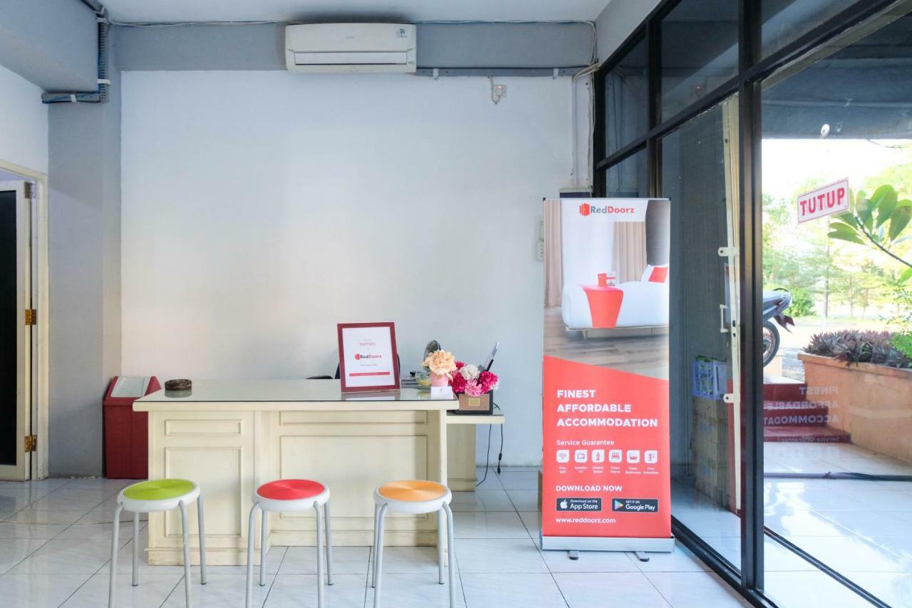 Reddoorz Near Ahmad Yani Airport 3 Hotel Semarang Exterior photo